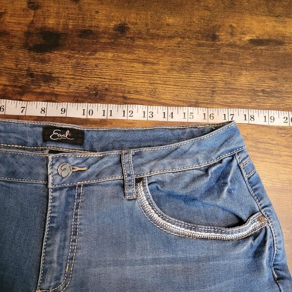 Earl Jean 16 W Mid Rise Cuffed Capri Thick Stitch Button Flap Medium Light Wash - Picture 5 of 10